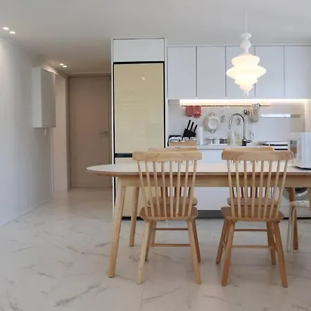 Appartement Bridgestar001 Gangnam Sinsa Station Garosugil 6 Guests